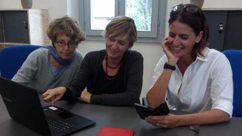Alcune operatrici a lavoro