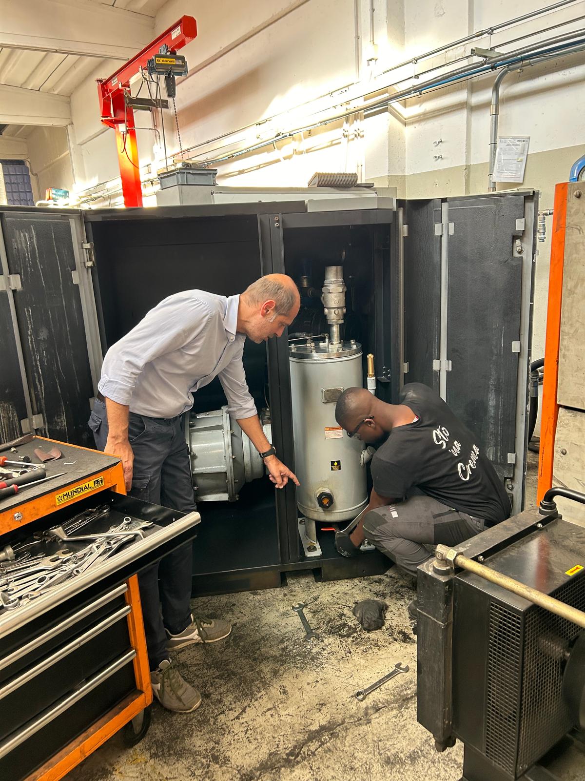 giovane studente academy al lavoro