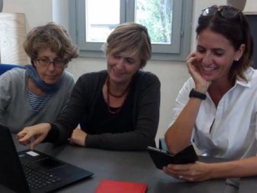 Alcune operatrici a lavoro