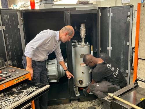 giovane studente academy al lavoro