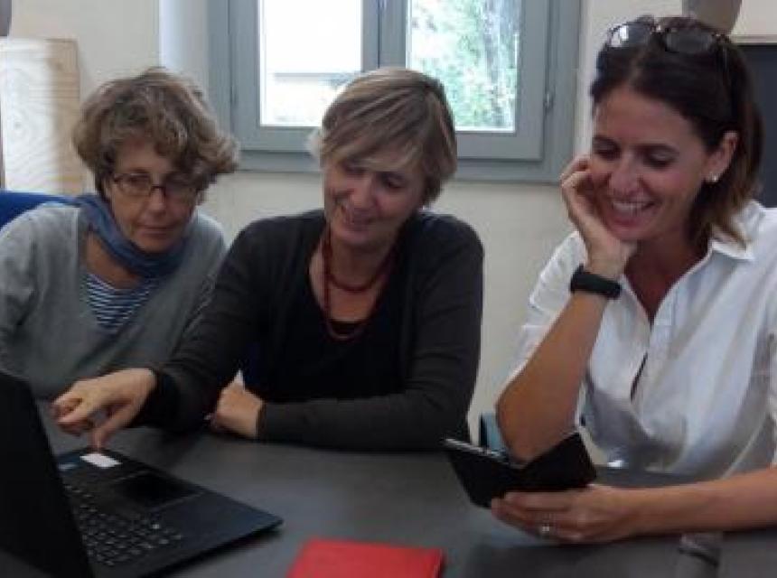 Alcune operatrici a lavoro